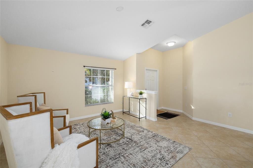 待售: $330,000 (3 贝兹, 2 浴室, 2053 平方英尺)