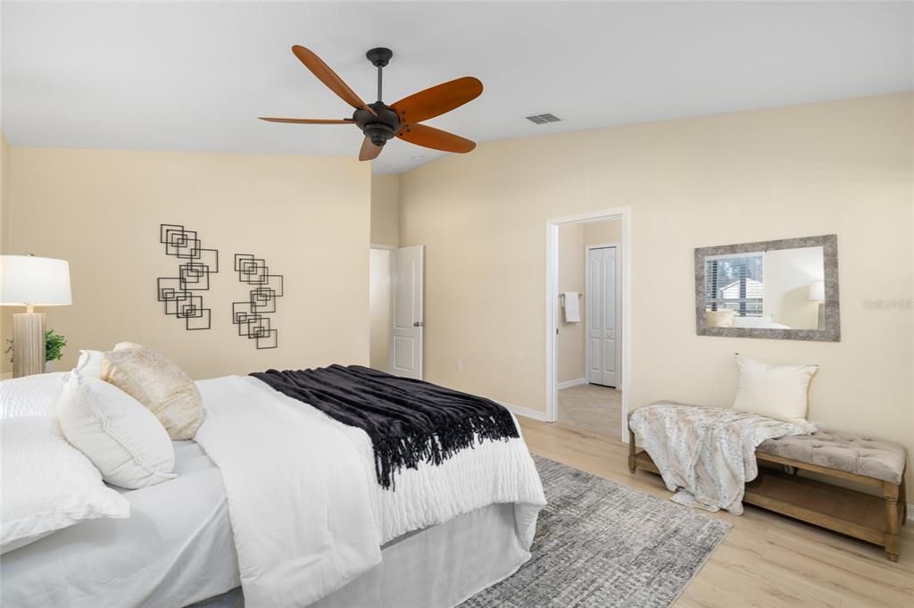 待售: $330,000 (3 贝兹, 2 浴室, 2053 平方英尺)