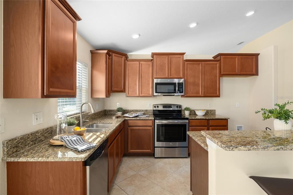 待售: $330,000 (3 贝兹, 2 浴室, 2053 平方英尺)