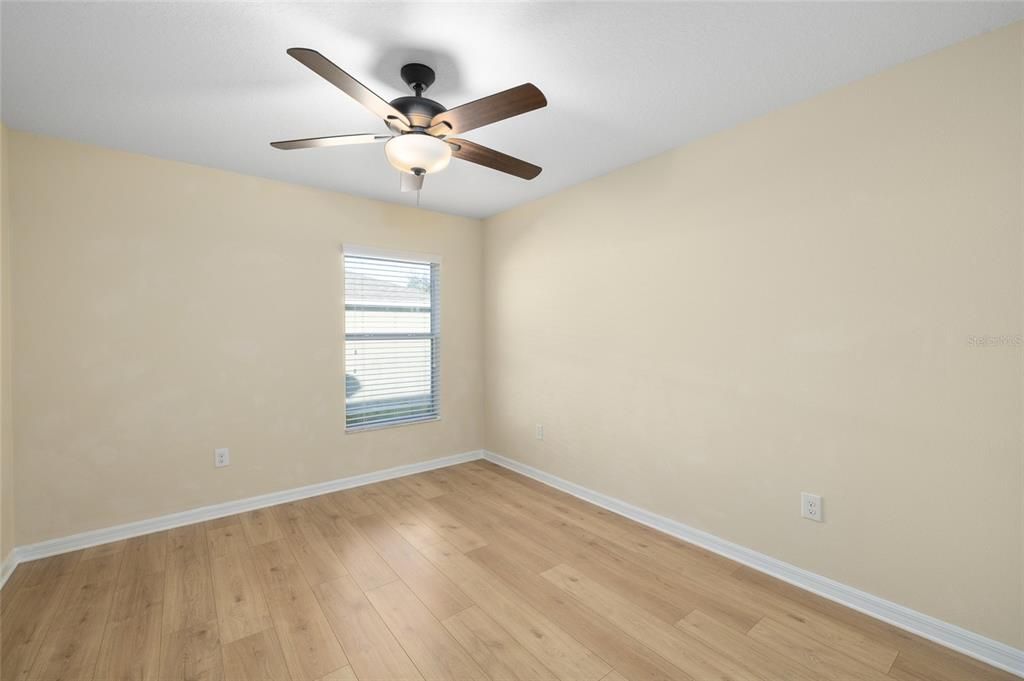 待售: $330,000 (3 贝兹, 2 浴室, 2053 平方英尺)