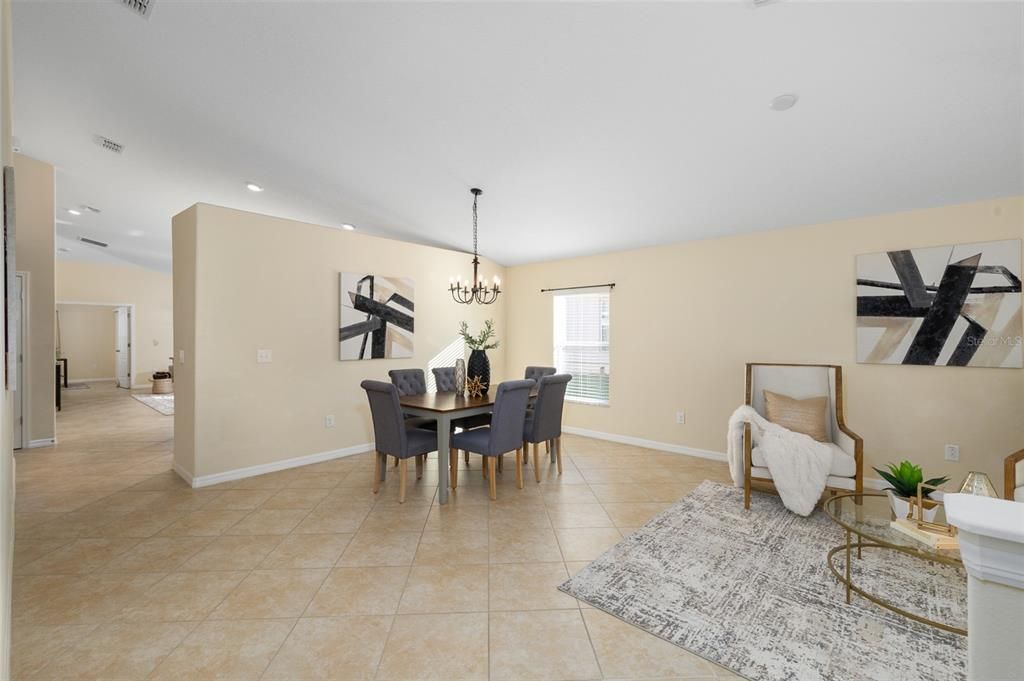 待售: $330,000 (3 贝兹, 2 浴室, 2053 平方英尺)