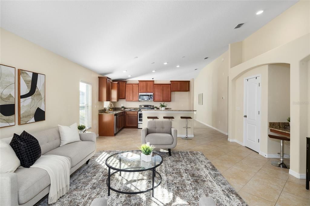 待售: $330,000 (3 贝兹, 2 浴室, 2053 平方英尺)