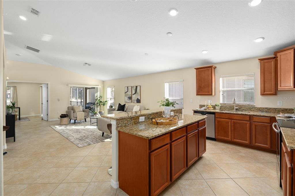 待售: $330,000 (3 贝兹, 2 浴室, 2053 平方英尺)