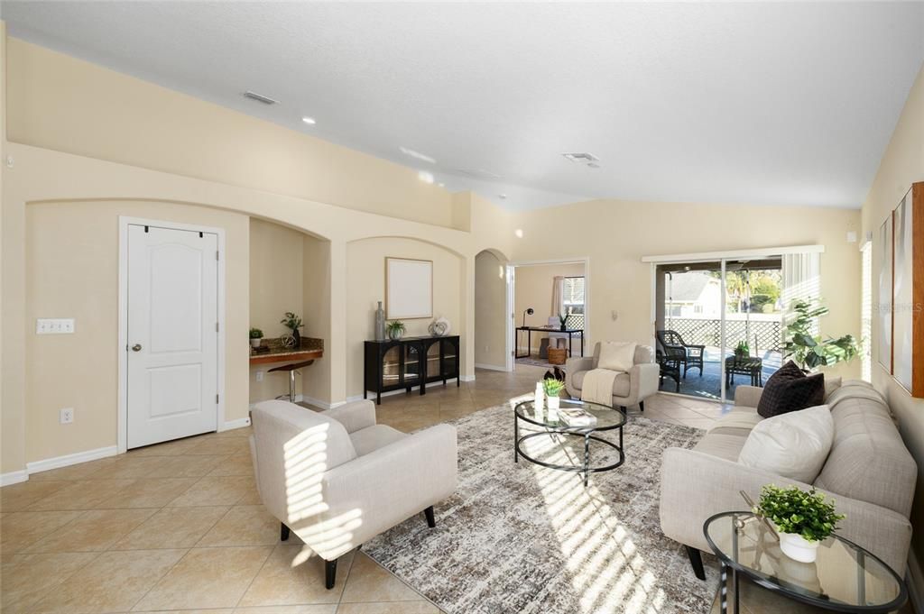 待售: $330,000 (3 贝兹, 2 浴室, 2053 平方英尺)