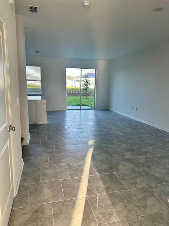 For Rent: $2,000 (3 beds, 2 baths, 1738 Square Feet)