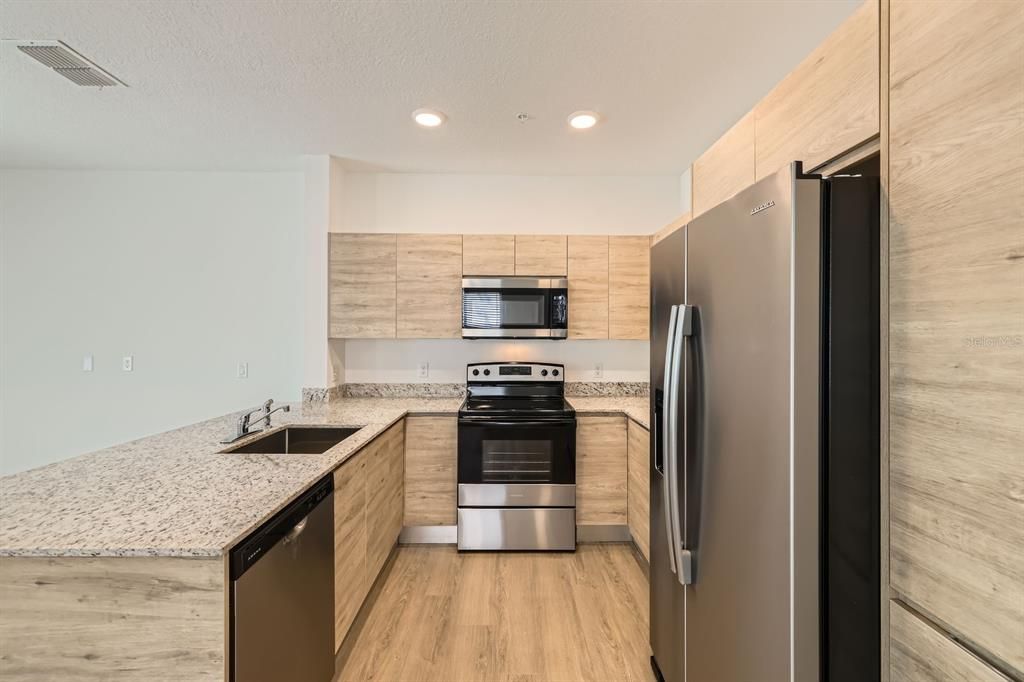 На продажу: $420,000 (3 спален, 2 ванн, 1687 Квадратных фут)