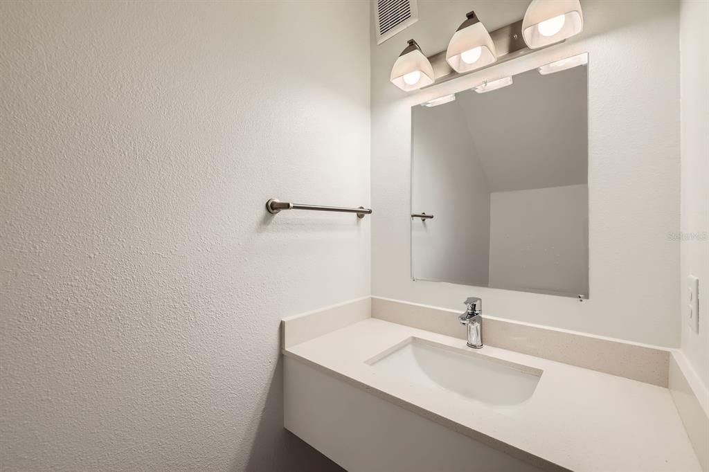 На продажу: $420,000 (3 спален, 2 ванн, 1687 Квадратных фут)