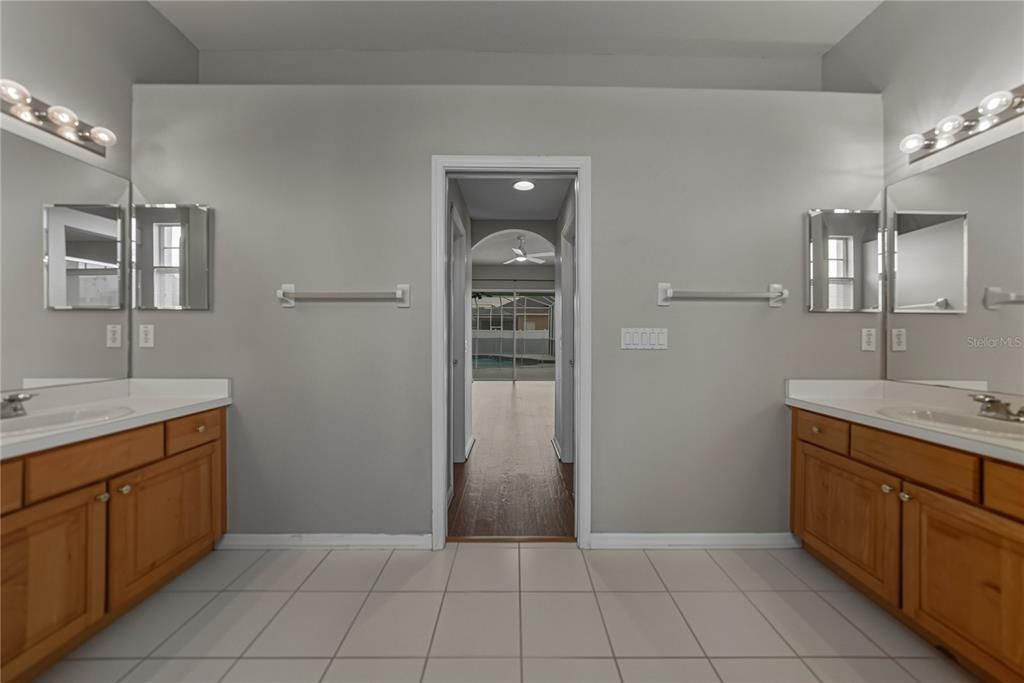 For Sale: $450,000 (4 beds, 3 baths, 2238 Square Feet)