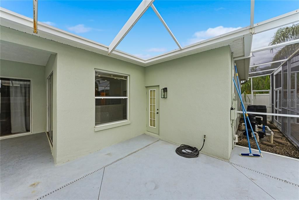 For Sale: $450,000 (4 beds, 3 baths, 2238 Square Feet)