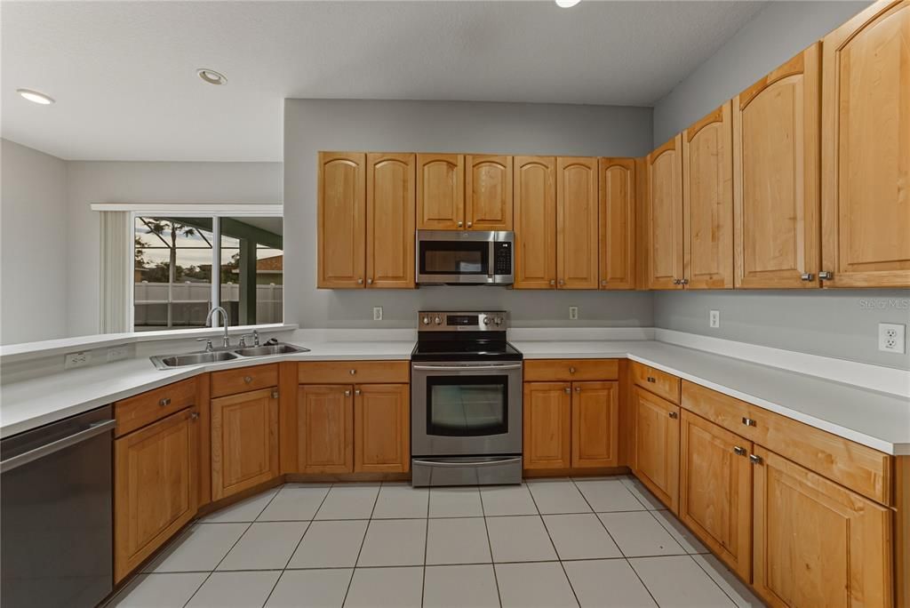 For Sale: $450,000 (4 beds, 3 baths, 2238 Square Feet)