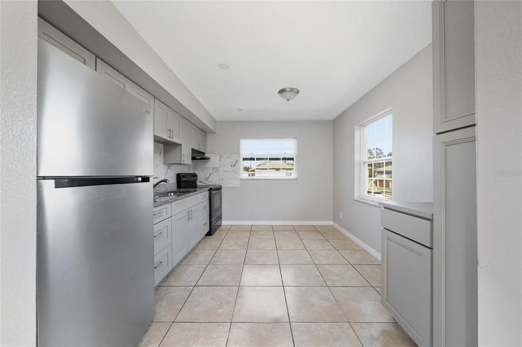 На продажу: $140,000 (2 спален, 1 ванн, 784 Квадратных фут)