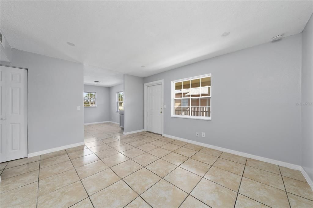 На продажу: $140,000 (2 спален, 1 ванн, 784 Квадратных фут)