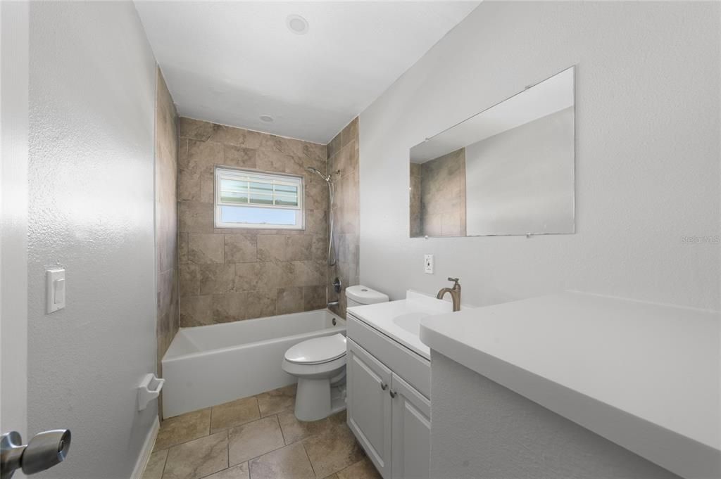 На продажу: $140,000 (2 спален, 1 ванн, 784 Квадратных фут)