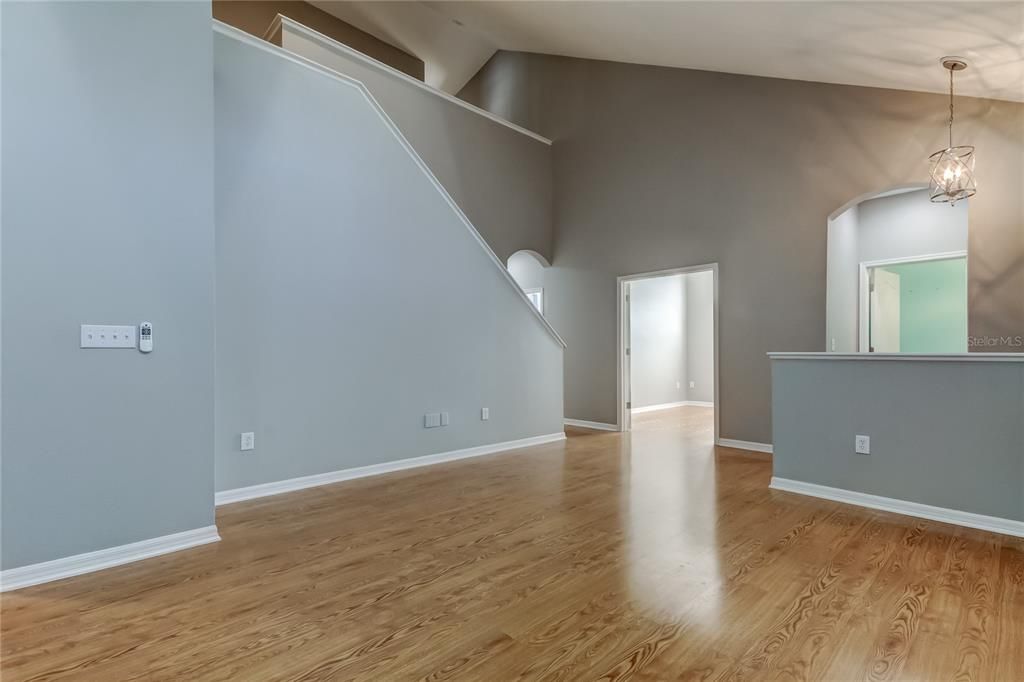 出租: $3,500 (3 贝兹, 2 浴室, 1989 平方英尺)