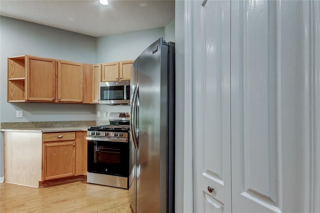 出租: $3,500 (3 贝兹, 2 浴室, 1989 平方英尺)