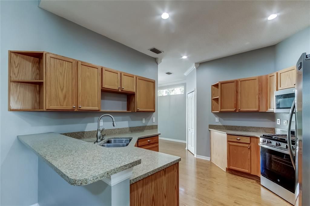 出租: $3,500 (3 贝兹, 2 浴室, 1989 平方英尺)