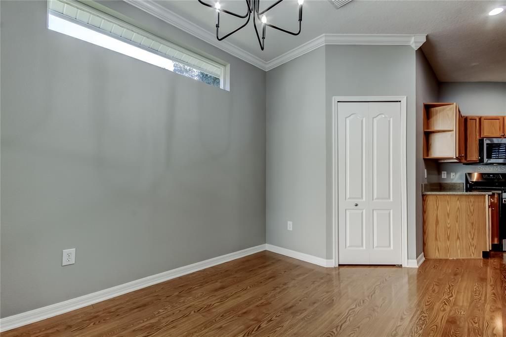 出租: $3,500 (3 贝兹, 2 浴室, 1989 平方英尺)