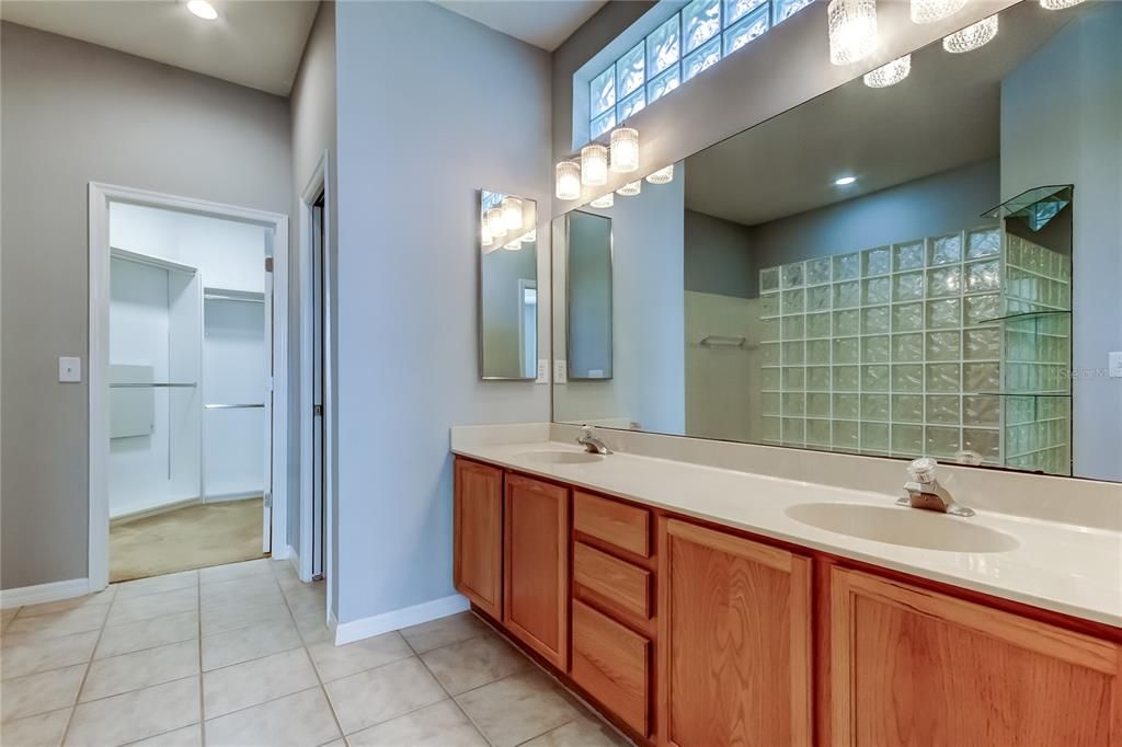 出租: $3,500 (3 贝兹, 2 浴室, 1989 平方英尺)