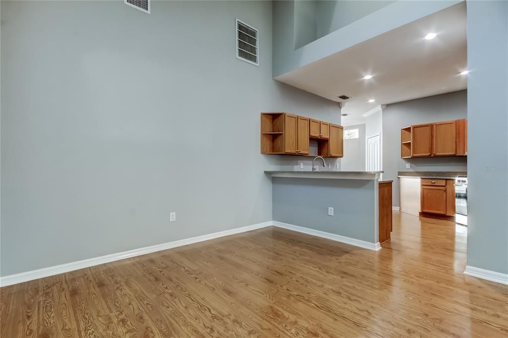 出租: $3,500 (3 贝兹, 2 浴室, 1989 平方英尺)