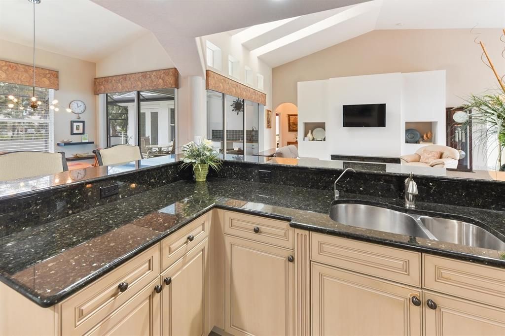 На продажу: $739,000 (3 спален, 3 ванн, 2736 Квадратных фут)