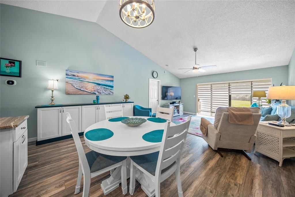 待售: $349,000 (2 贝兹, 2 浴室, 1380 平方英尺)