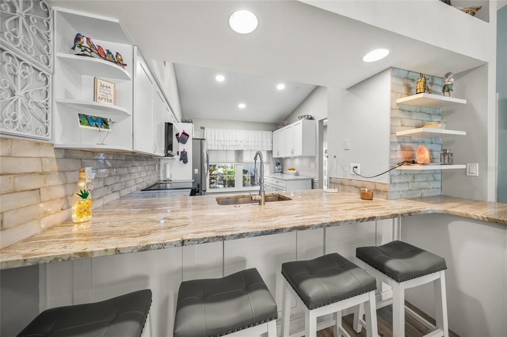 待售: $349,000 (2 贝兹, 2 浴室, 1380 平方英尺)