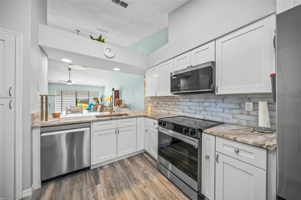 待售: $349,000 (2 贝兹, 2 浴室, 1380 平方英尺)