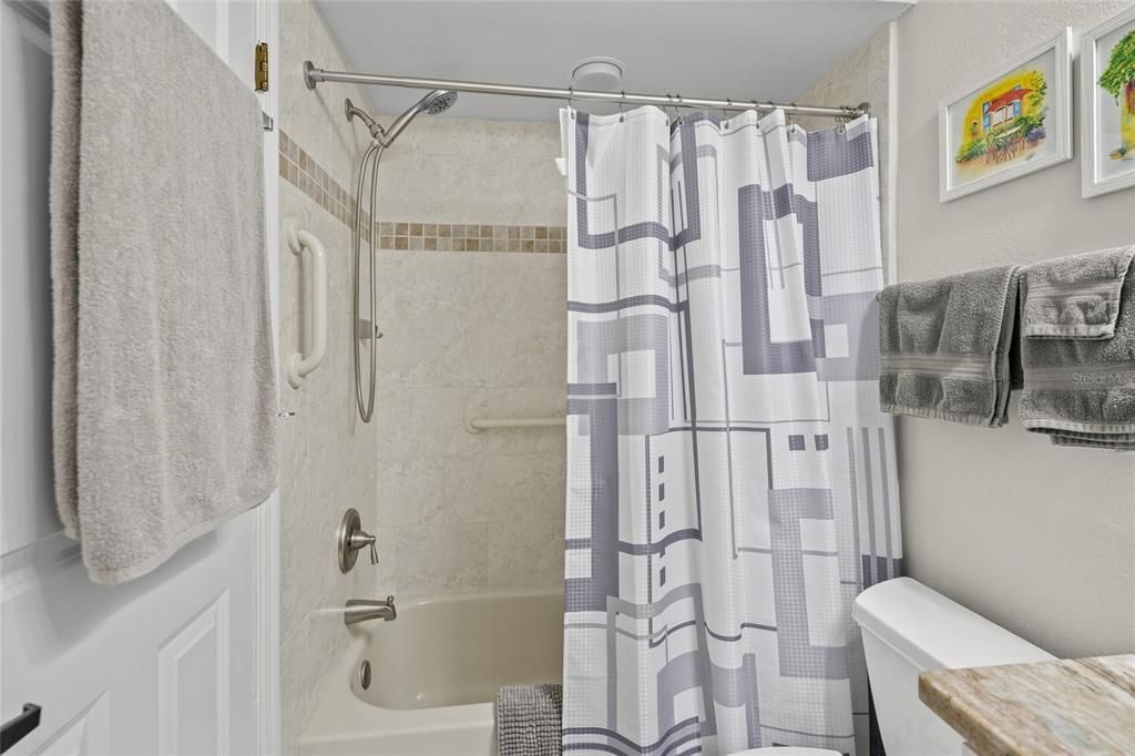 待售: $349,000 (2 贝兹, 2 浴室, 1380 平方英尺)