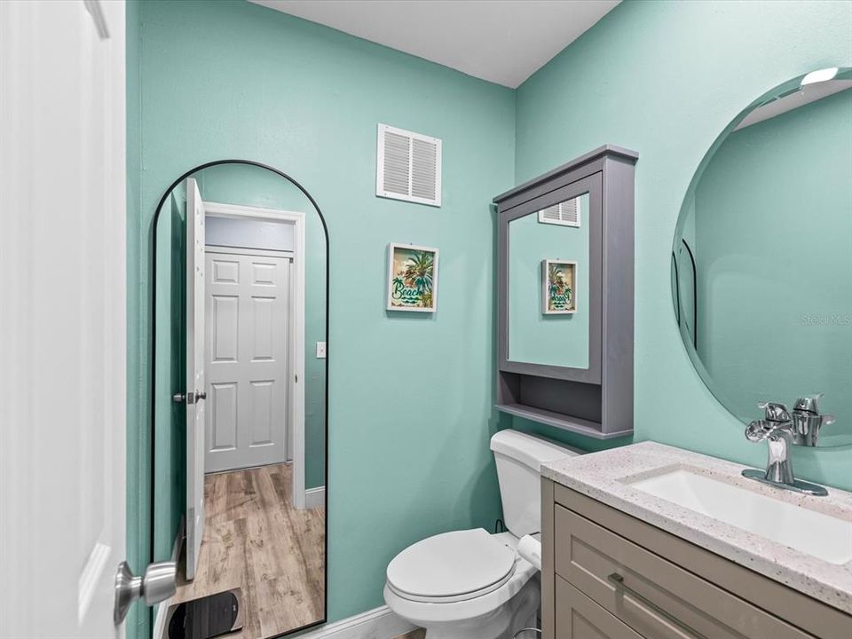 待售: $169,900 (1 贝兹, 1 浴室, 779 平方英尺)