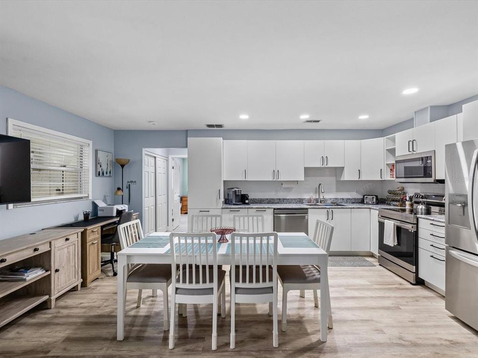 待售: $169,900 (1 贝兹, 1 浴室, 779 平方英尺)