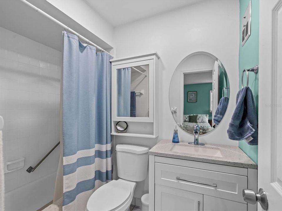 待售: $169,900 (1 贝兹, 1 浴室, 779 平方英尺)