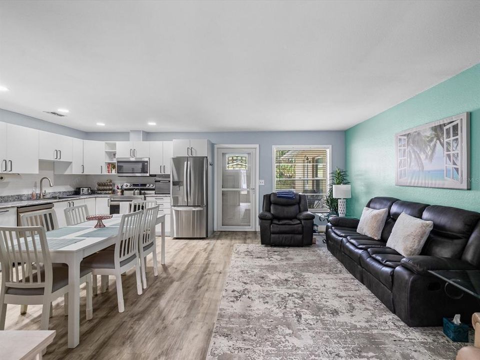 待售: $169,900 (1 贝兹, 1 浴室, 779 平方英尺)