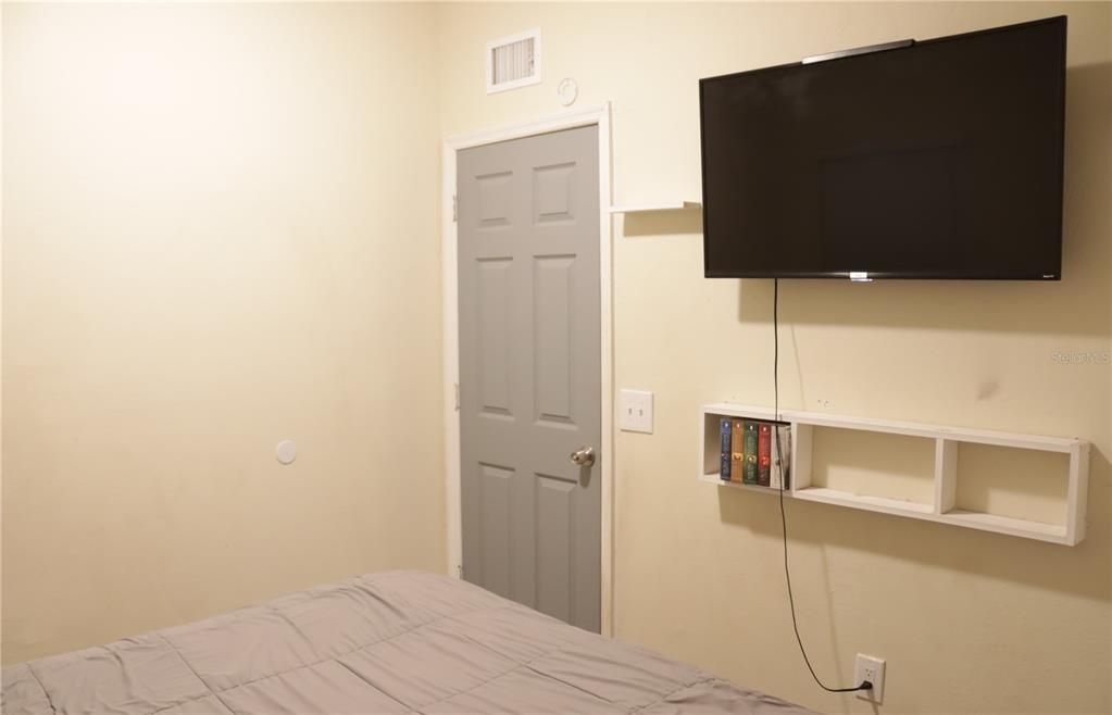 待售: $174,900 (3 贝兹, 1 浴室, 896 平方英尺)