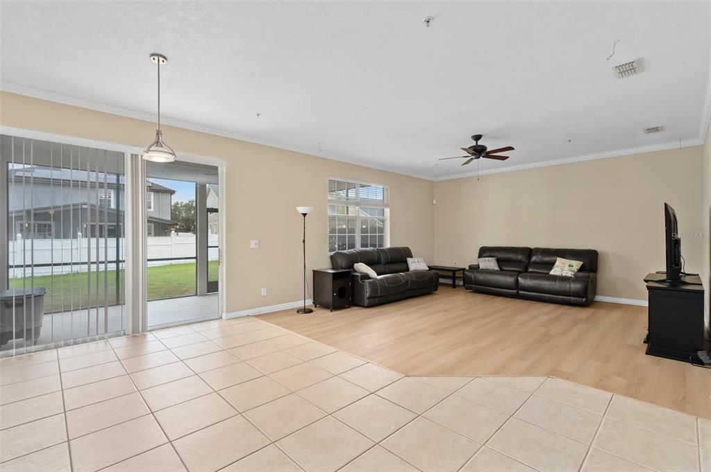 En Venta: $522,000 (4 camas, 2 baños, 2595 Pies cuadrados)