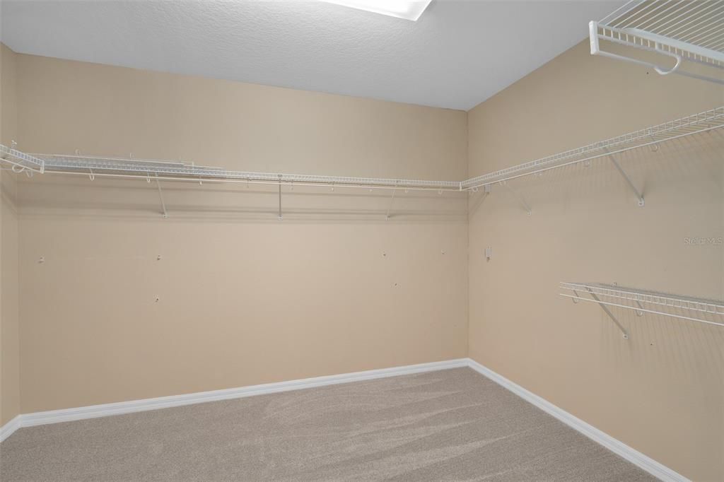 En Venta: $522,000 (4 camas, 2 baños, 2595 Pies cuadrados)