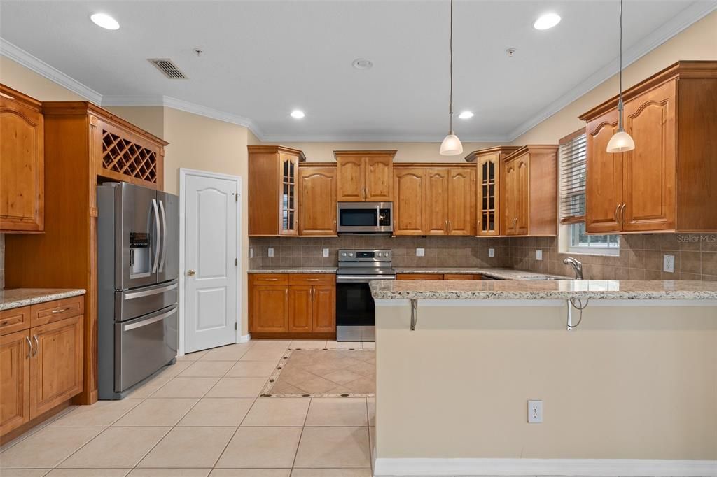 En Venta: $522,000 (4 camas, 2 baños, 2595 Pies cuadrados)