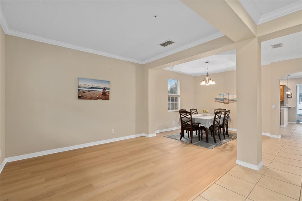 En Venta: $522,000 (4 camas, 2 baños, 2595 Pies cuadrados)