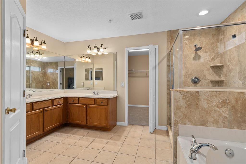 En Venta: $522,000 (4 camas, 2 baños, 2595 Pies cuadrados)