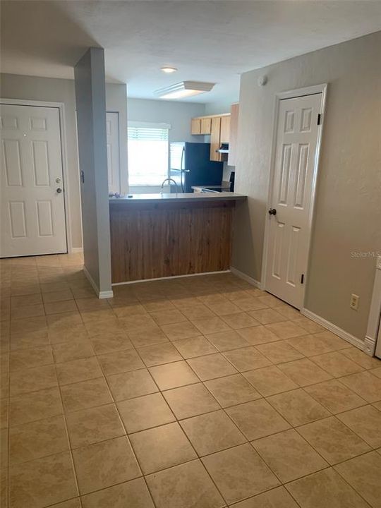 На продажу: $141,000 (2 спален, 1 ванн, 1016 Квадратных фут)