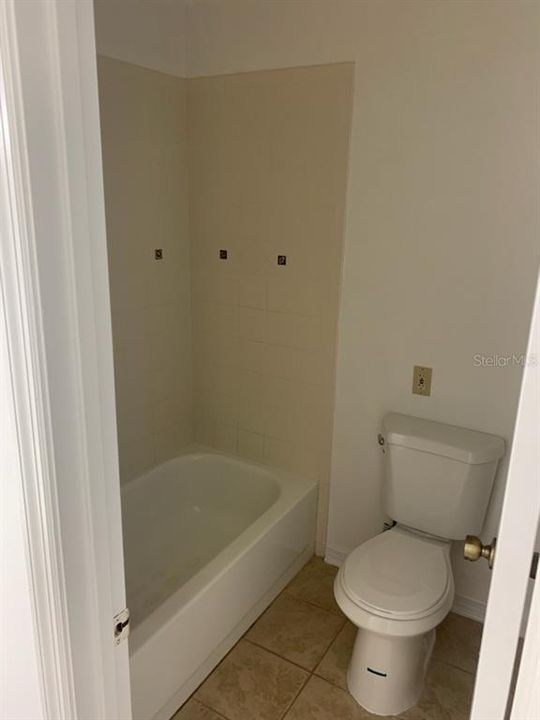 На продажу: $141,000 (2 спален, 1 ванн, 1016 Квадратных фут)