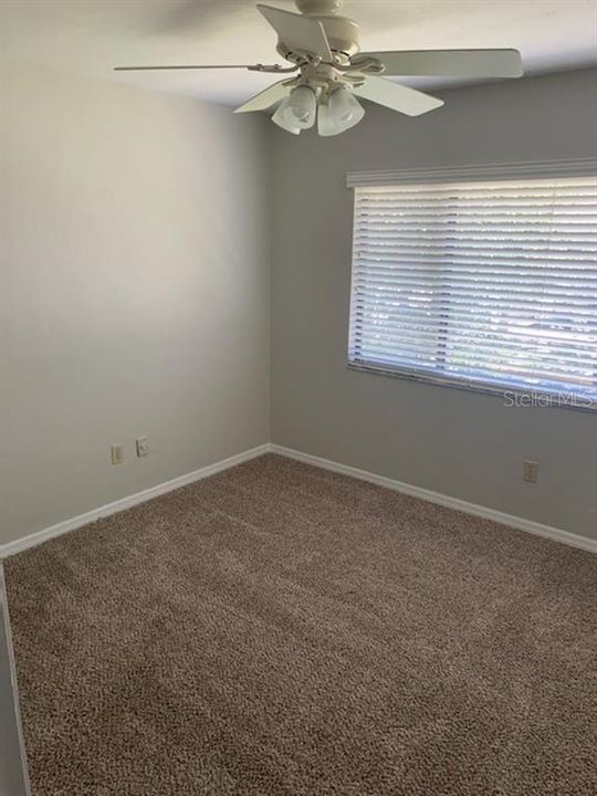 На продажу: $141,000 (2 спален, 1 ванн, 1016 Квадратных фут)