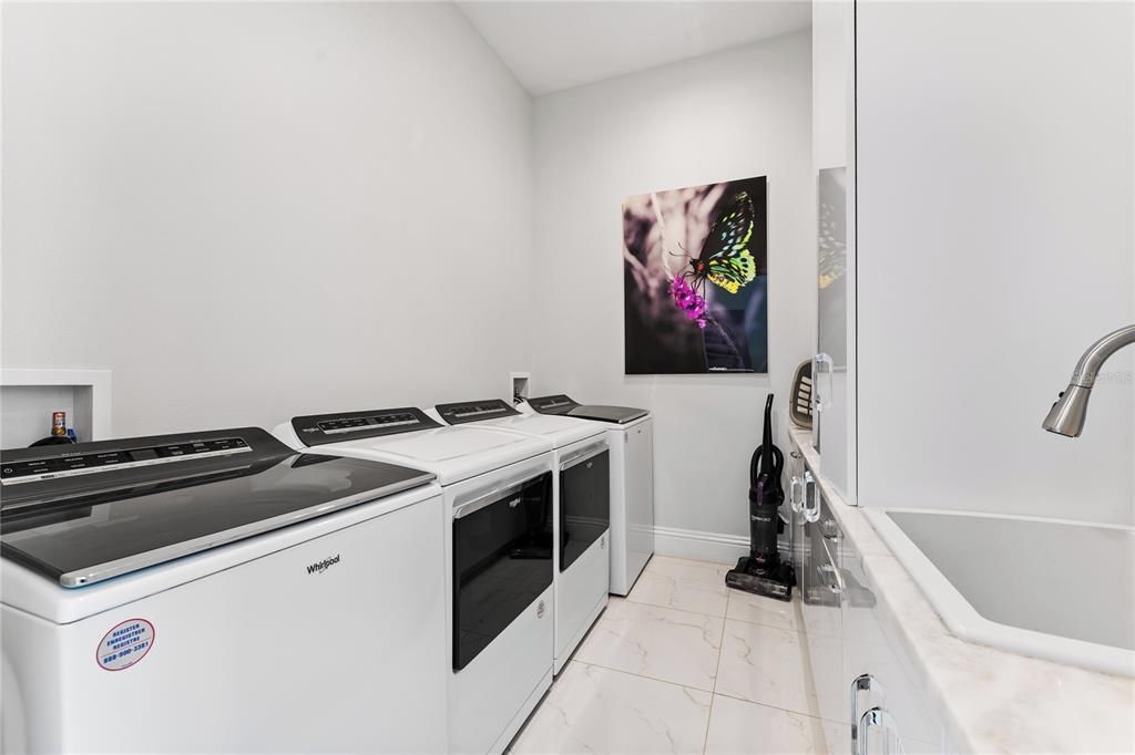 For Sale: $2,249,000 (7 beds, 8 baths, 6465 Square Feet)