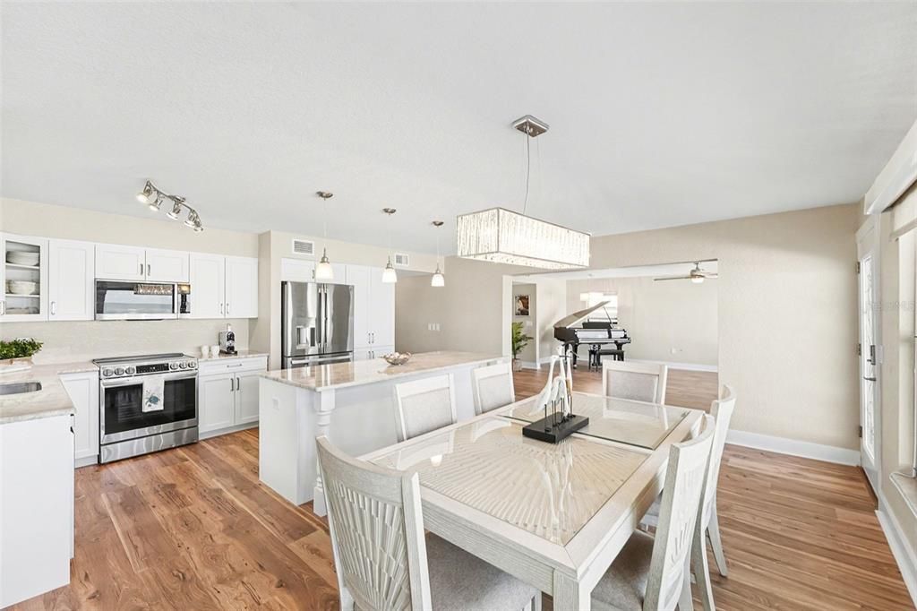 На продажу: $4,895,000 (5 спален, 4 ванн, 3610 Квадратных фут)