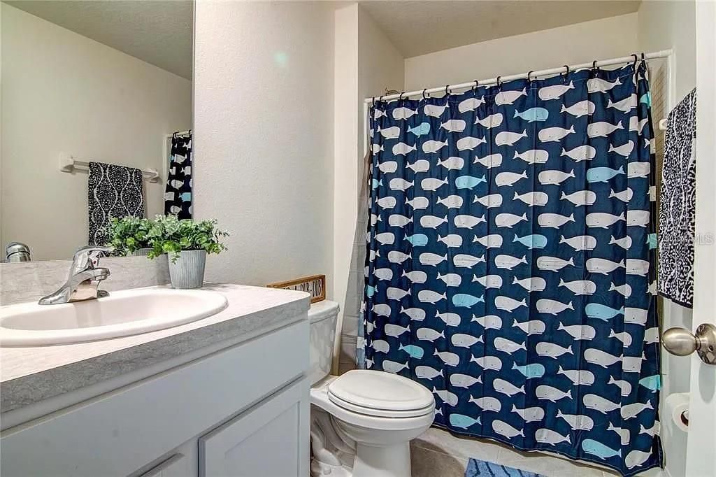 For Rent: $2,200 (4 beds, 2 baths, 1768 Square Feet)