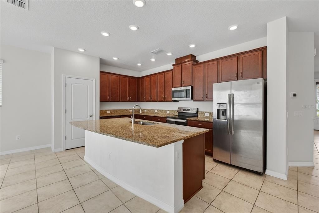 На продажу: $455,000 (3 спален, 2 ванн, 2255 Квадратных фут)