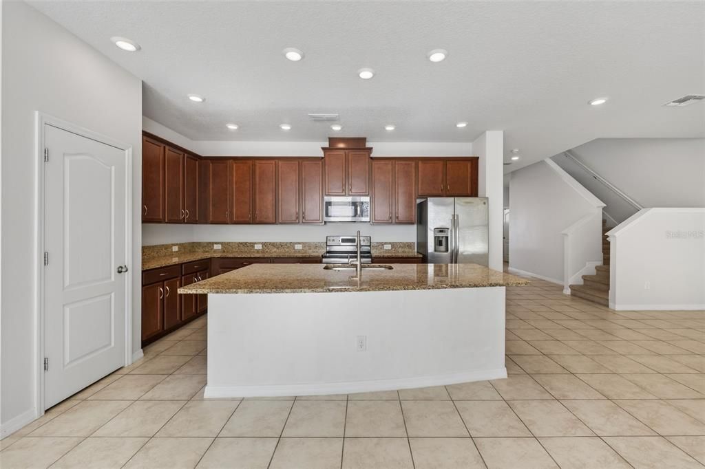 На продажу: $455,000 (3 спален, 2 ванн, 2255 Квадратных фут)