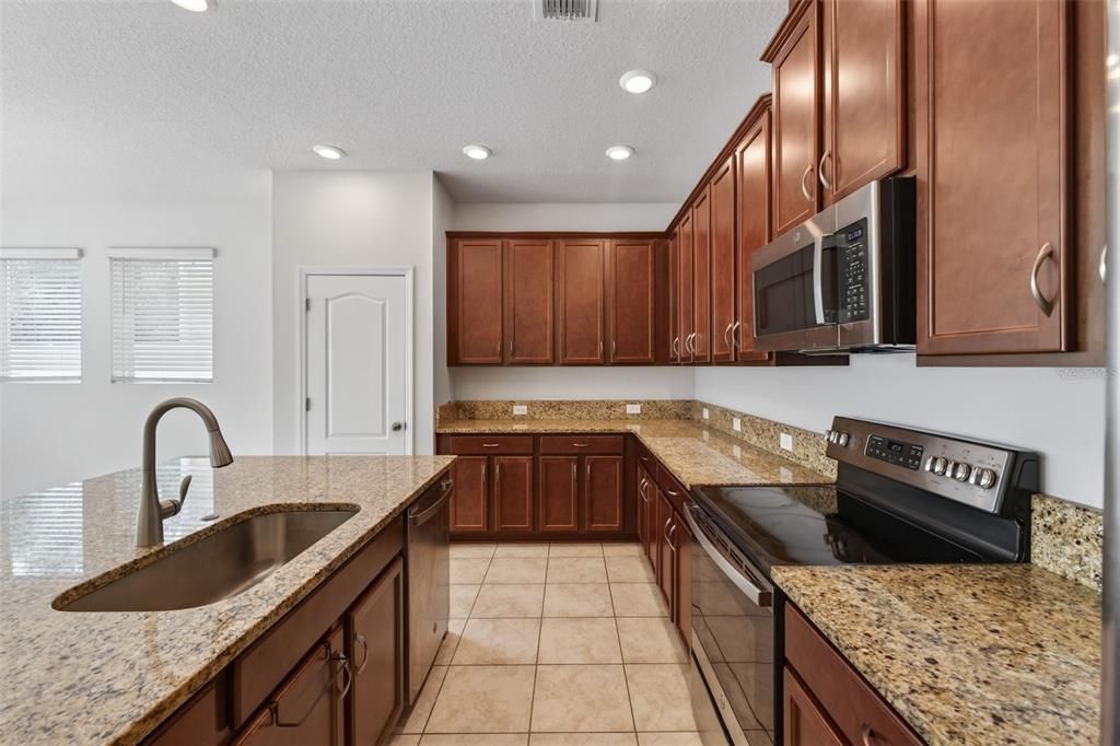 На продажу: $455,000 (3 спален, 2 ванн, 2255 Квадратных фут)