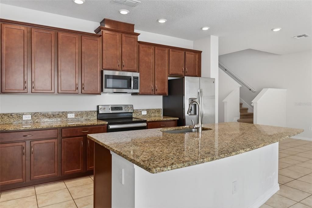 На продажу: $455,000 (3 спален, 2 ванн, 2255 Квадратных фут)