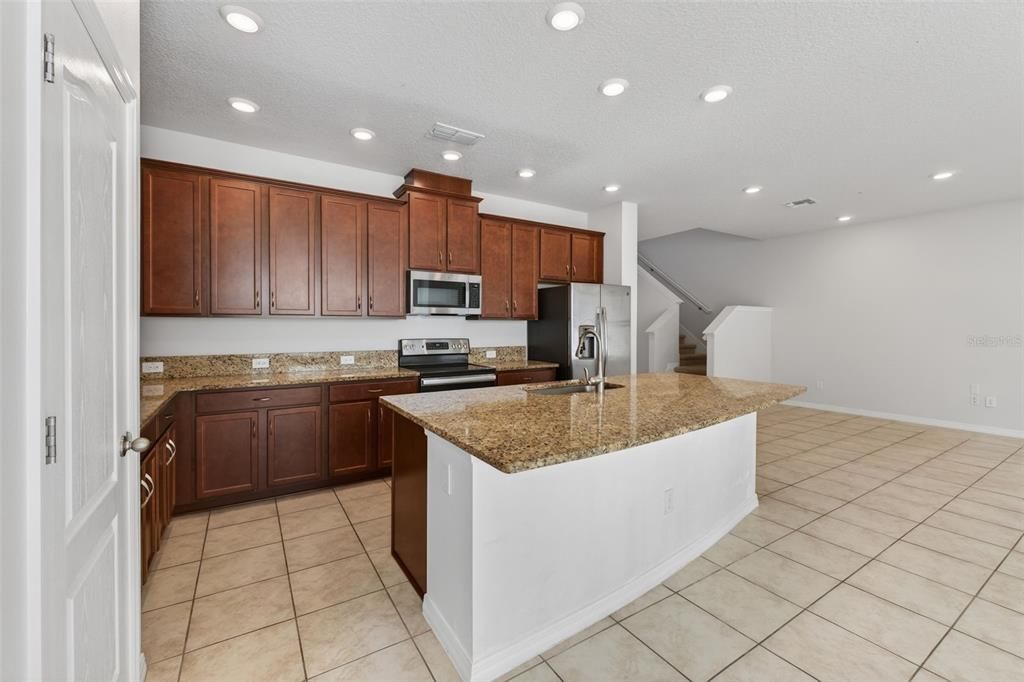 На продажу: $455,000 (3 спален, 2 ванн, 2255 Квадратных фут)