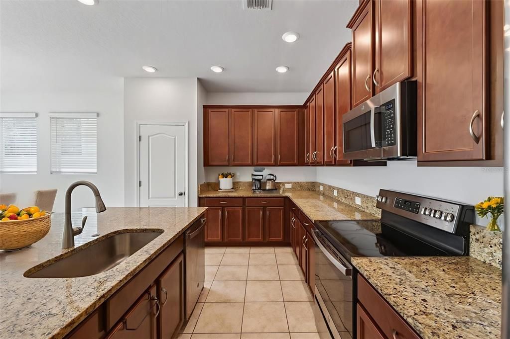 На продажу: $455,000 (3 спален, 2 ванн, 2255 Квадратных фут)